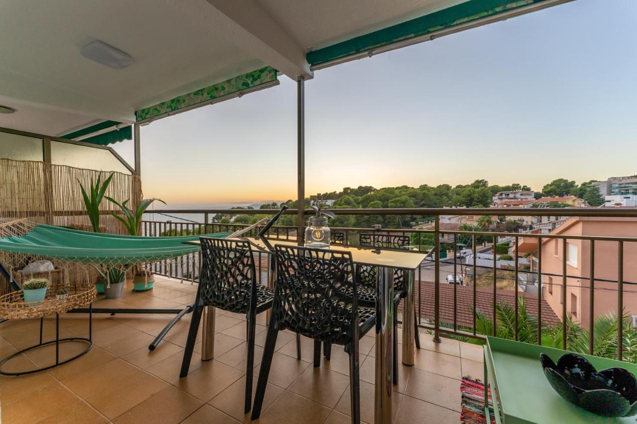 Beach Front Retro Hideaway In Salou Esterno foto