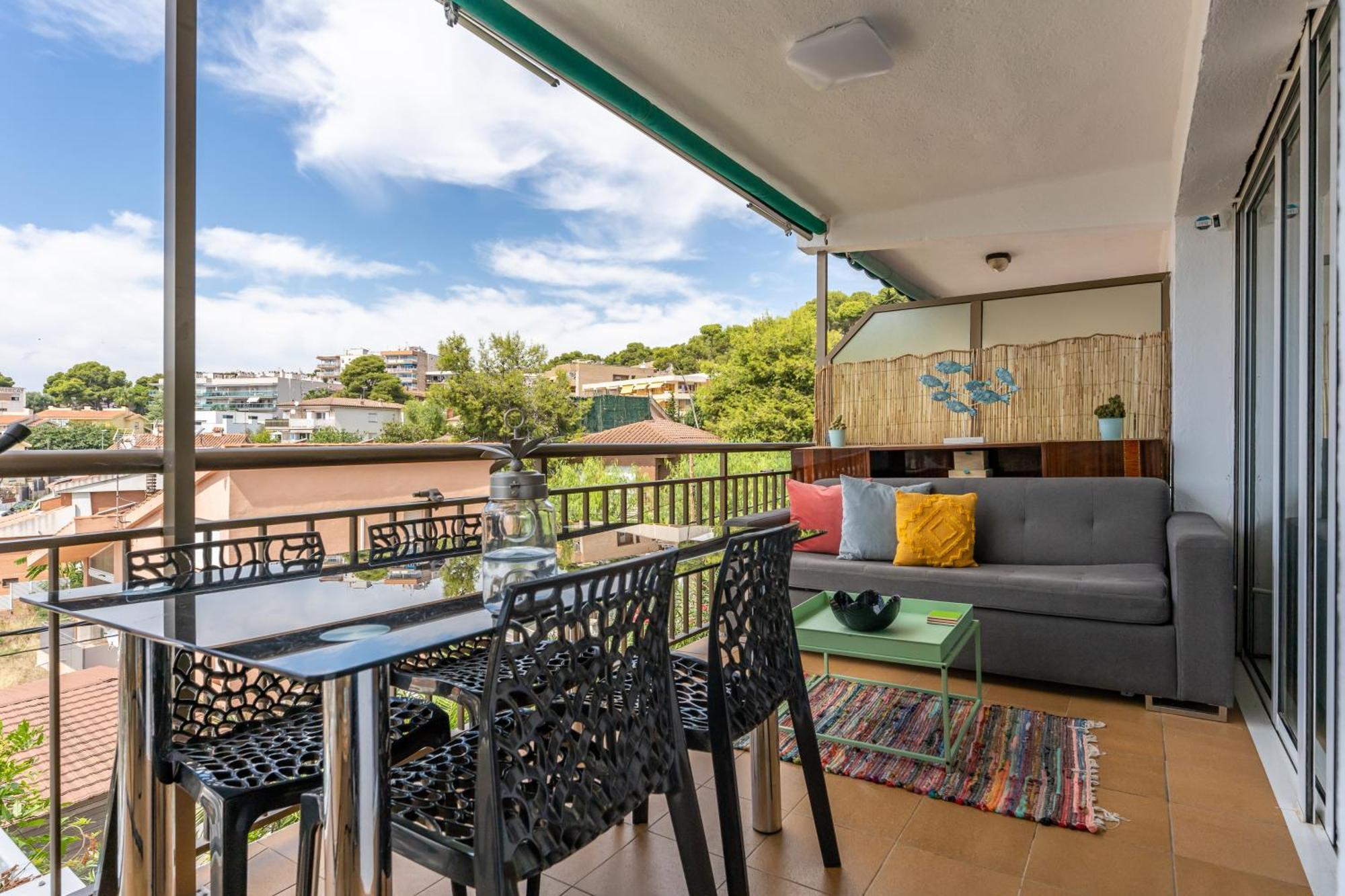 Beach Front Retro Hideaway In Salou Esterno foto