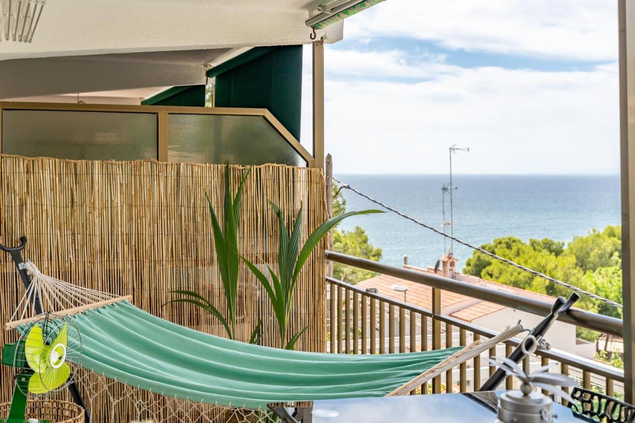 Beach Front Retro Hideaway In Salou Esterno foto