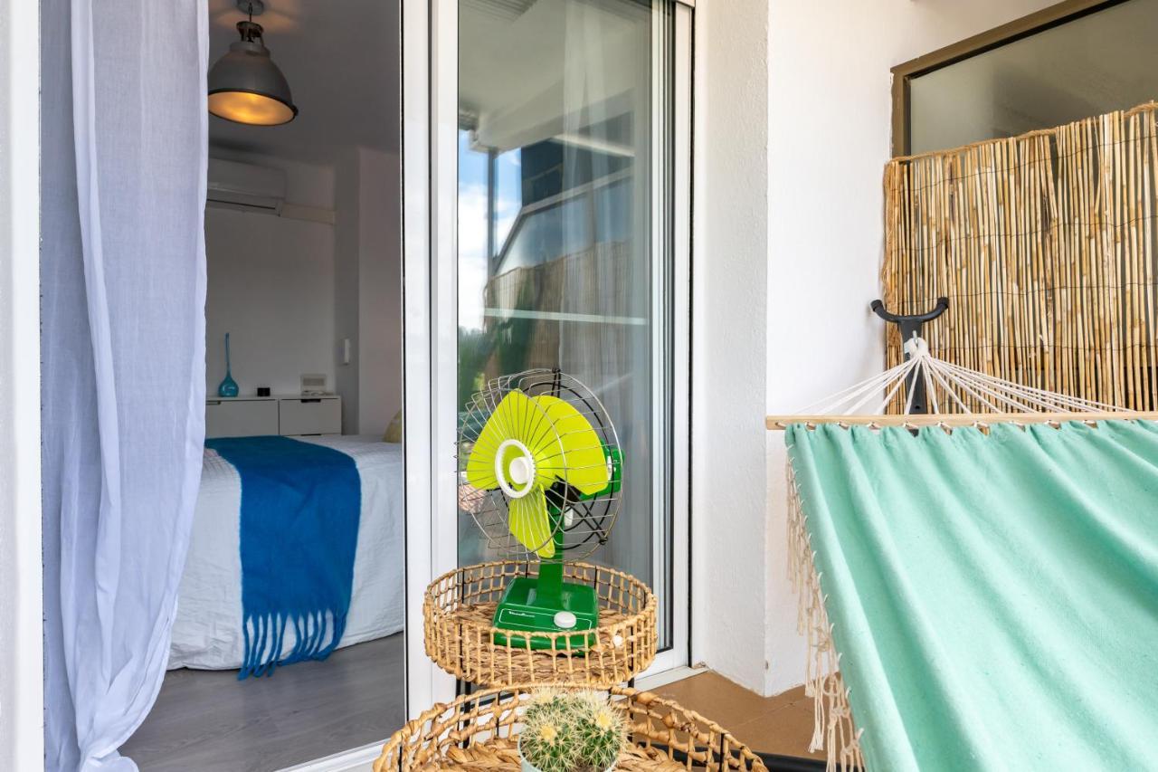 Beach Front Retro Hideaway In Salou Esterno foto