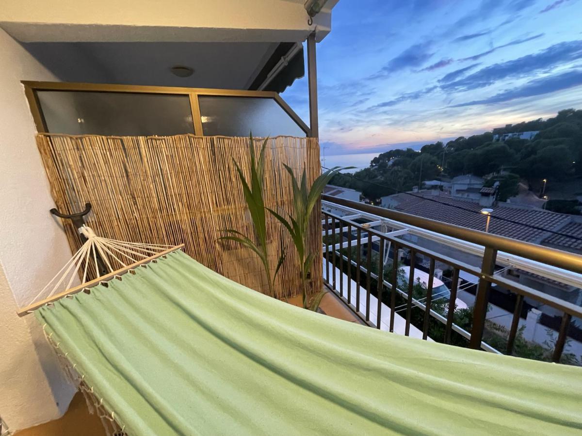 Beach Front Retro Hideaway In Salou Esterno foto
