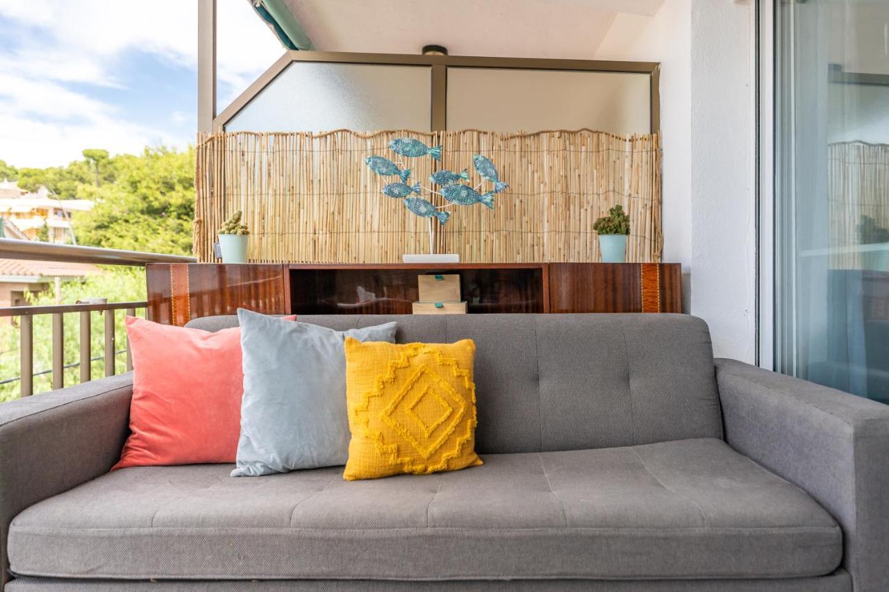 Beach Front Retro Hideaway In Salou Esterno foto