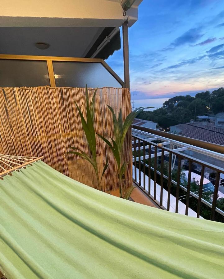 Beach Front Retro Hideaway In Salou Esterno foto