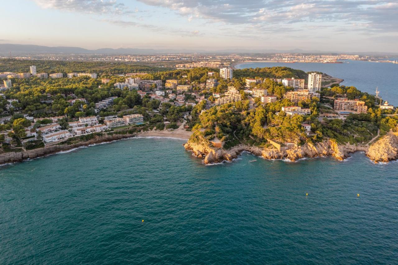 Beach Front Retro Hideaway In Salou Esterno foto