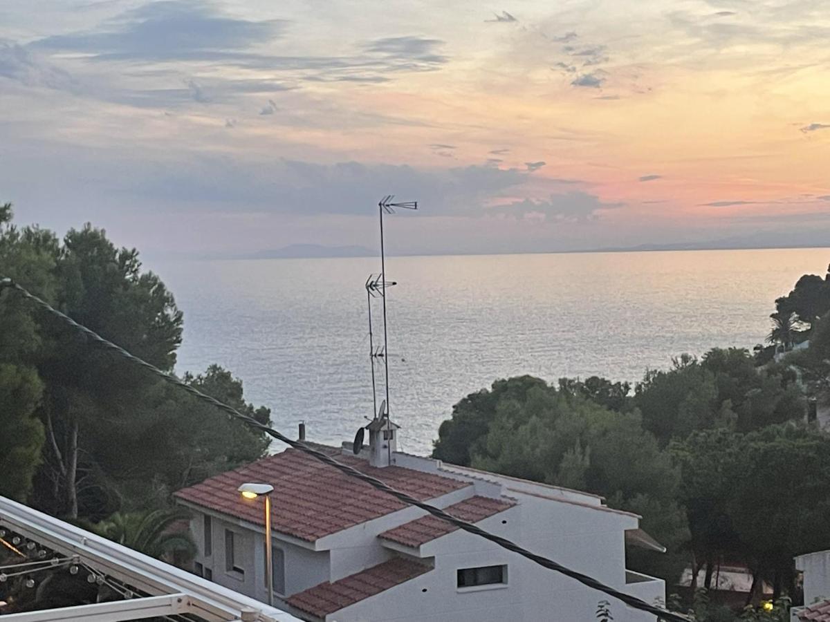 Beach Front Retro Hideaway In Salou Esterno foto