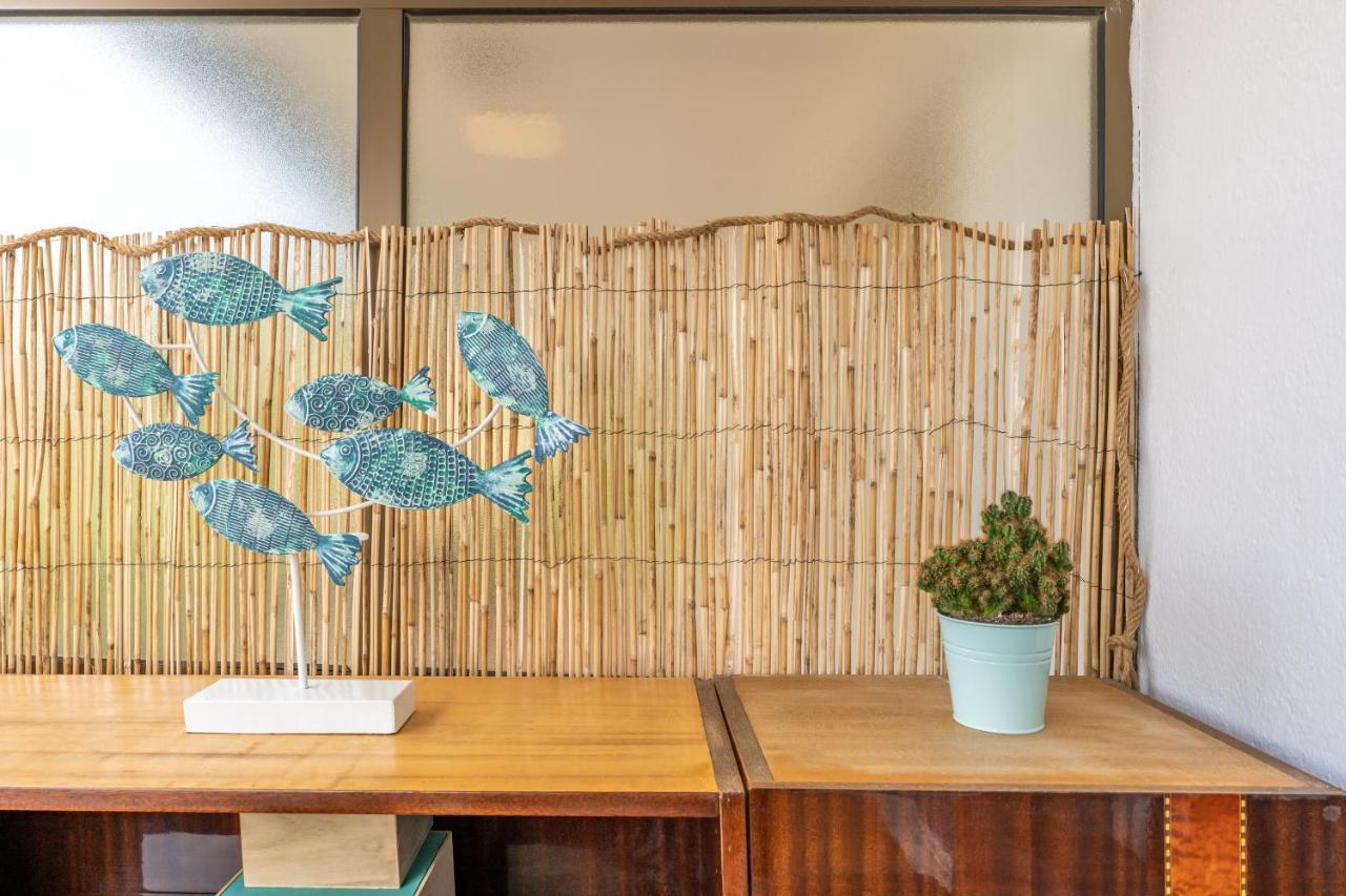 Beach Front Retro Hideaway In Salou Esterno foto