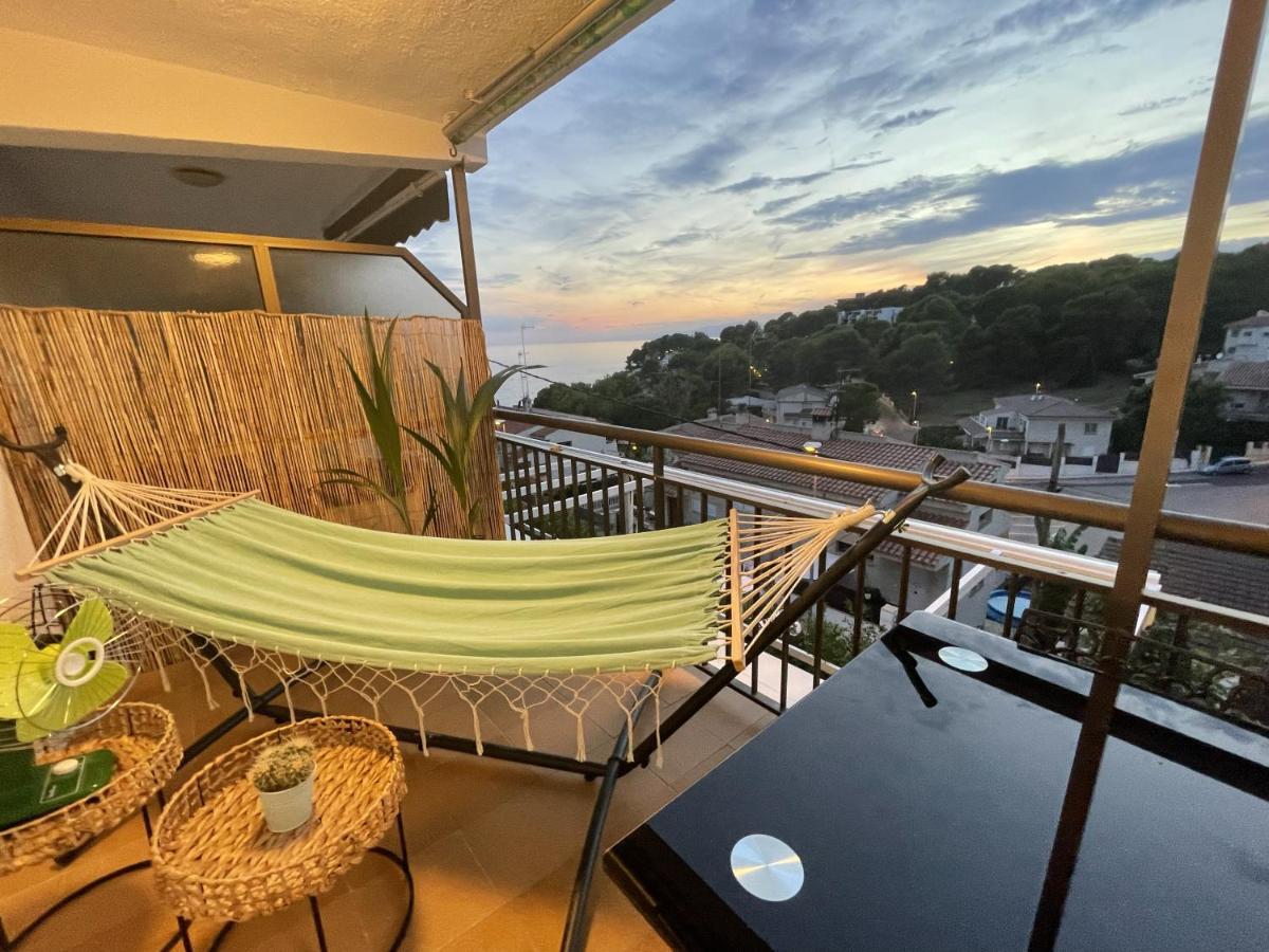 Beach Front Retro Hideaway In Salou Esterno foto